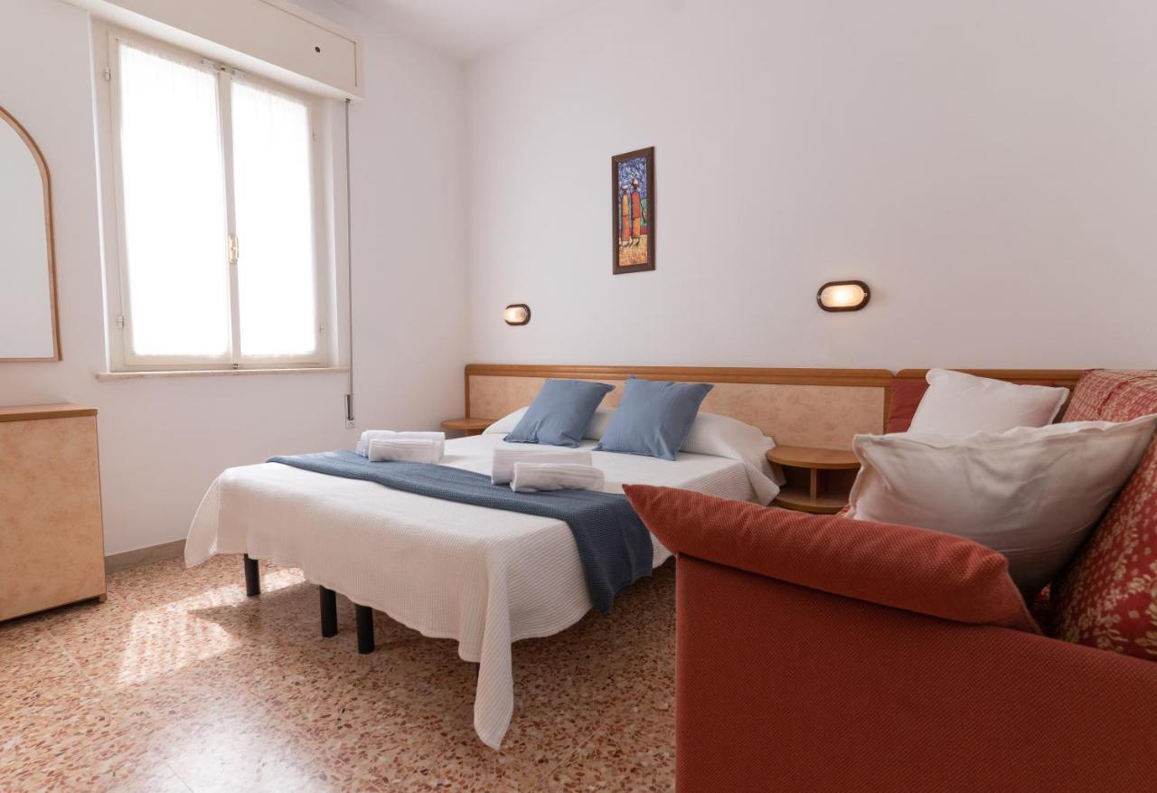 Hotel Greta B&B Rimini Exterior photo