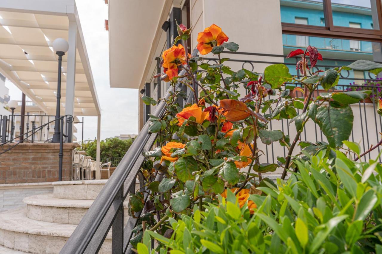 Hotel Greta B&B Rimini Exterior photo