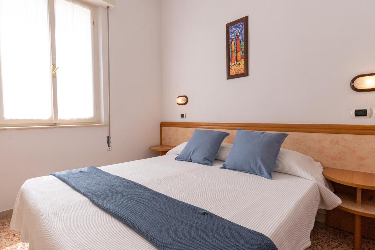 Hotel Greta B&B Rimini Exterior photo