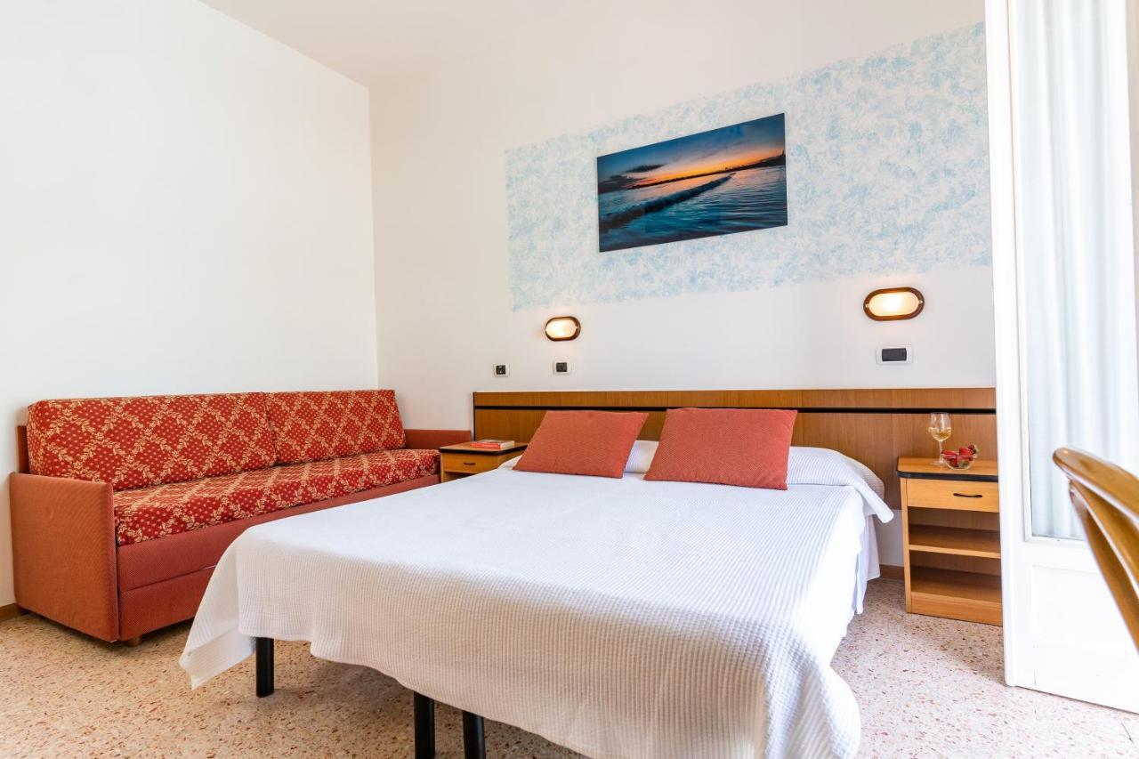 Hotel Greta B&B Rimini Exterior photo