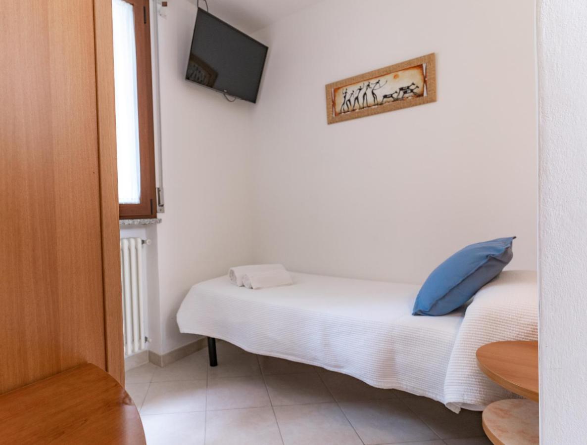 Hotel Greta B&B Rimini Exterior photo
