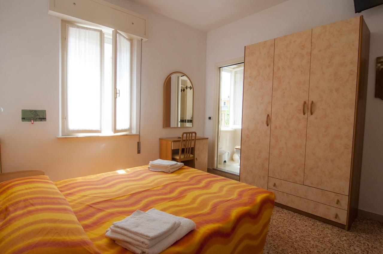 Hotel Greta B&B Rimini Exterior photo