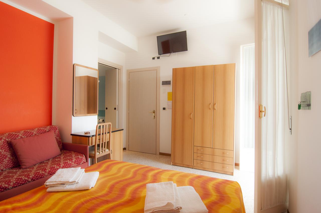 Hotel Greta B&B Rimini Exterior photo